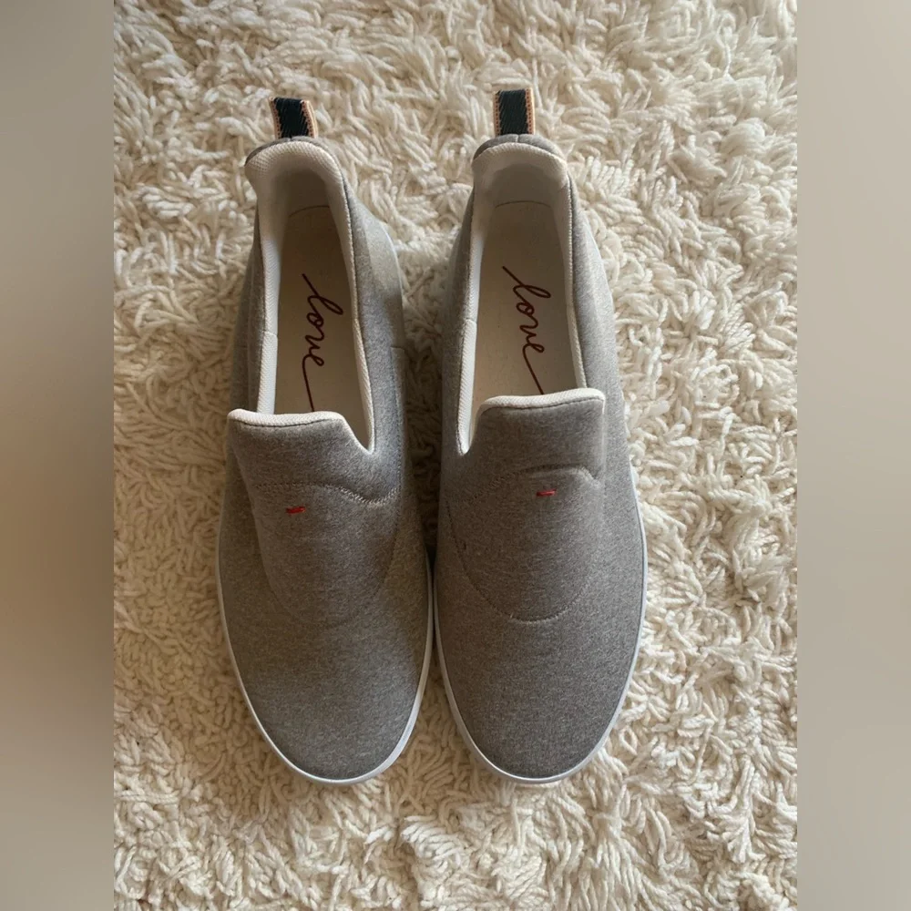 Ellen Degeneres ED-DAIRE‎ Love Slip-On Sneakers, Gray and White 10M